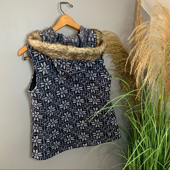 Patterned Hooded Vest - Picture 8 of 10